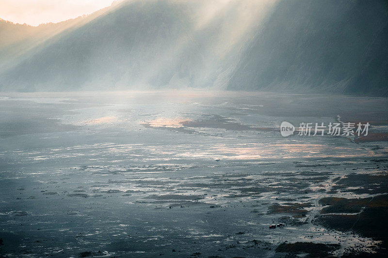 日落时分，在印度尼西亚东爪哇的Cemoro lawang火山